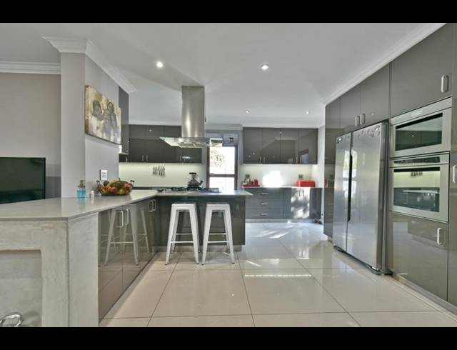 4 BEDROOM HOUSE FOR SALE IN PARKTOWN NORTH